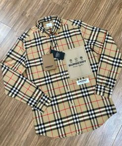 Áo Burberry mầu camel logo BBR trước ngực