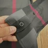 Cúc bấm khắc chữ trên tay áo sơ mi Burberry dài tay mầu đen kẻ đỏ