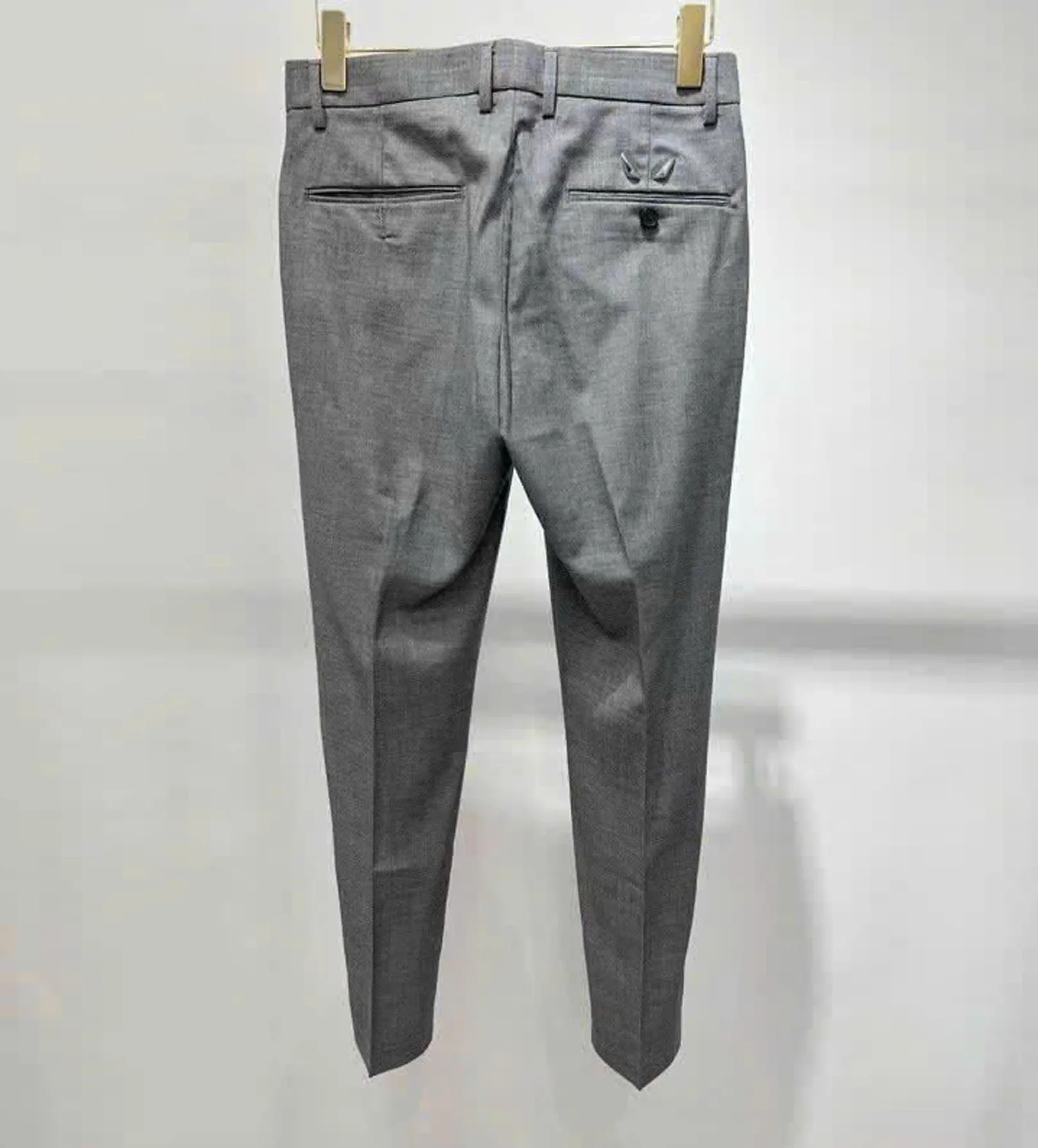mat-sau-quan-au-fendi-nam-sieu-cap Mặt sau thiết kế túi hậu quần tây nam cao cấp