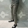 Phom dáng ống côn gọn gàng tôn chiều cao của quần tây nam Dior