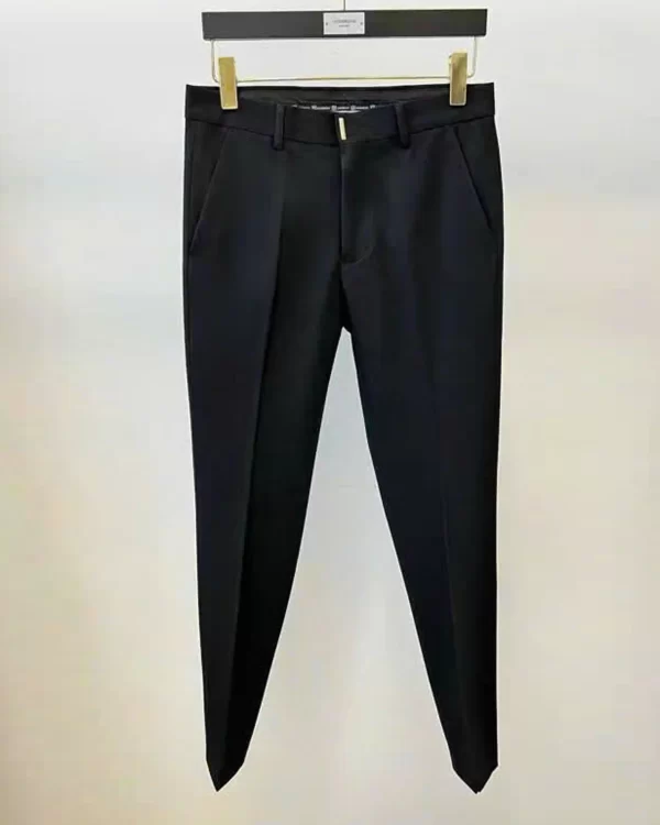 Mặt trước quần âu Givenchy hàng hiệu màu đen trơn